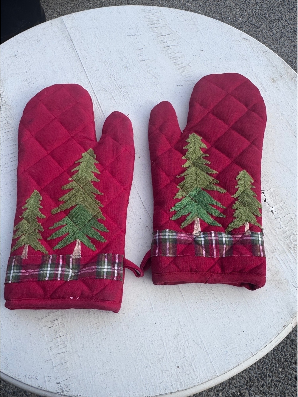 Christmas Oven Mitts Set of 2 Red Quilted Evergreen Trees Plaid Holiday Kitchen